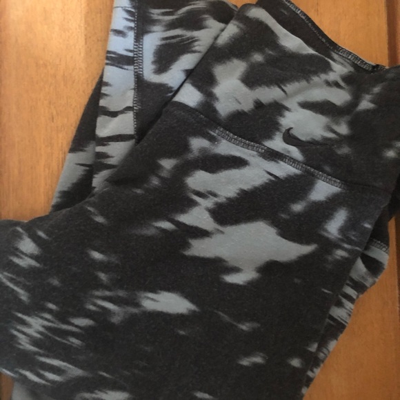 Nike Dri Fit Leggings Size Small - Picture 2 of 4